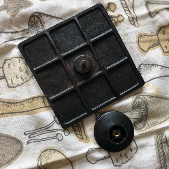 *Sold* Cast Iron Sandwich Press - Picture 8 of 8